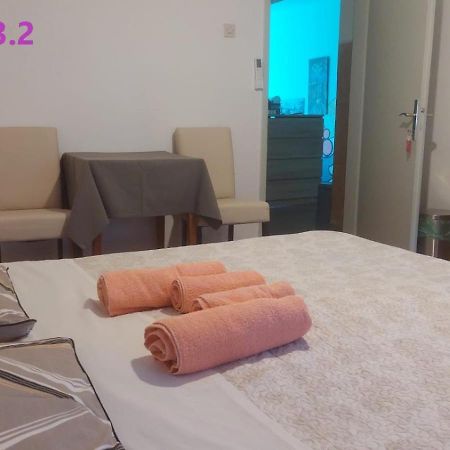 Guest House Lovric ポレッチ エクステリア 写真